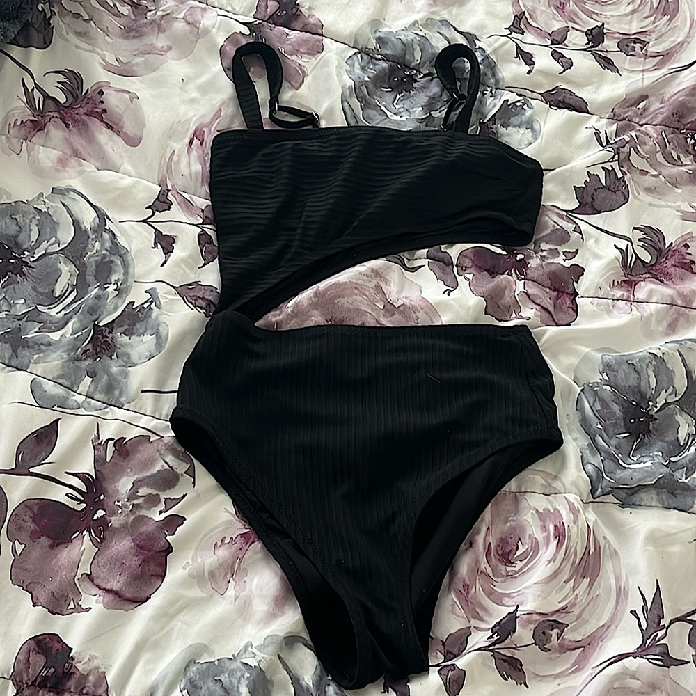 One piece bathing suit